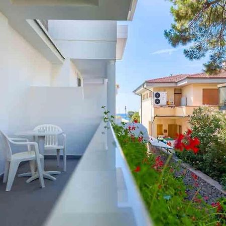 Hotel Montecristo مارينا دي كامبو المظهر الخارجي الصورة