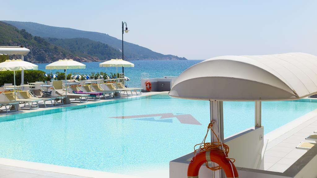 Hotel Montecristo مارينا دي كامبو المظهر الخارجي الصورة