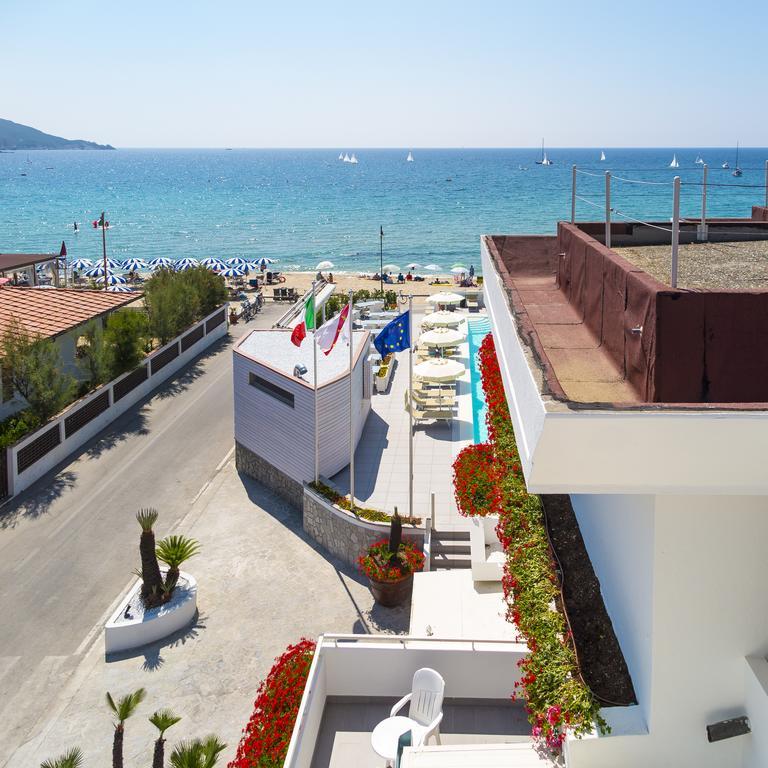 Hotel Montecristo مارينا دي كامبو المظهر الخارجي الصورة