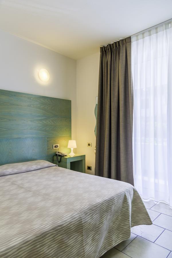 Hotel Montecristo مارينا دي كامبو المظهر الخارجي الصورة