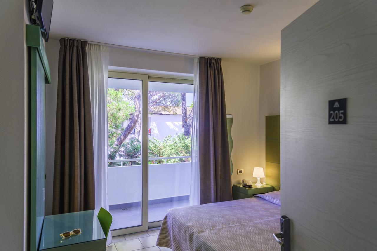 Hotel Montecristo مارينا دي كامبو المظهر الخارجي الصورة