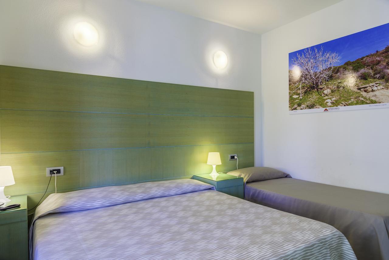 Hotel Montecristo مارينا دي كامبو المظهر الخارجي الصورة