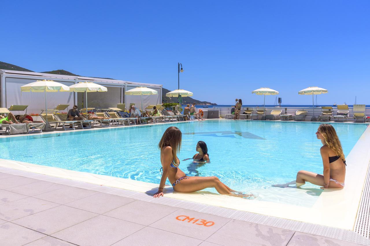 Hotel Montecristo مارينا دي كامبو المظهر الخارجي الصورة